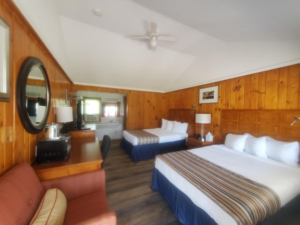Bayview Lakefront Inn Saint Ignace Bagian luar foto