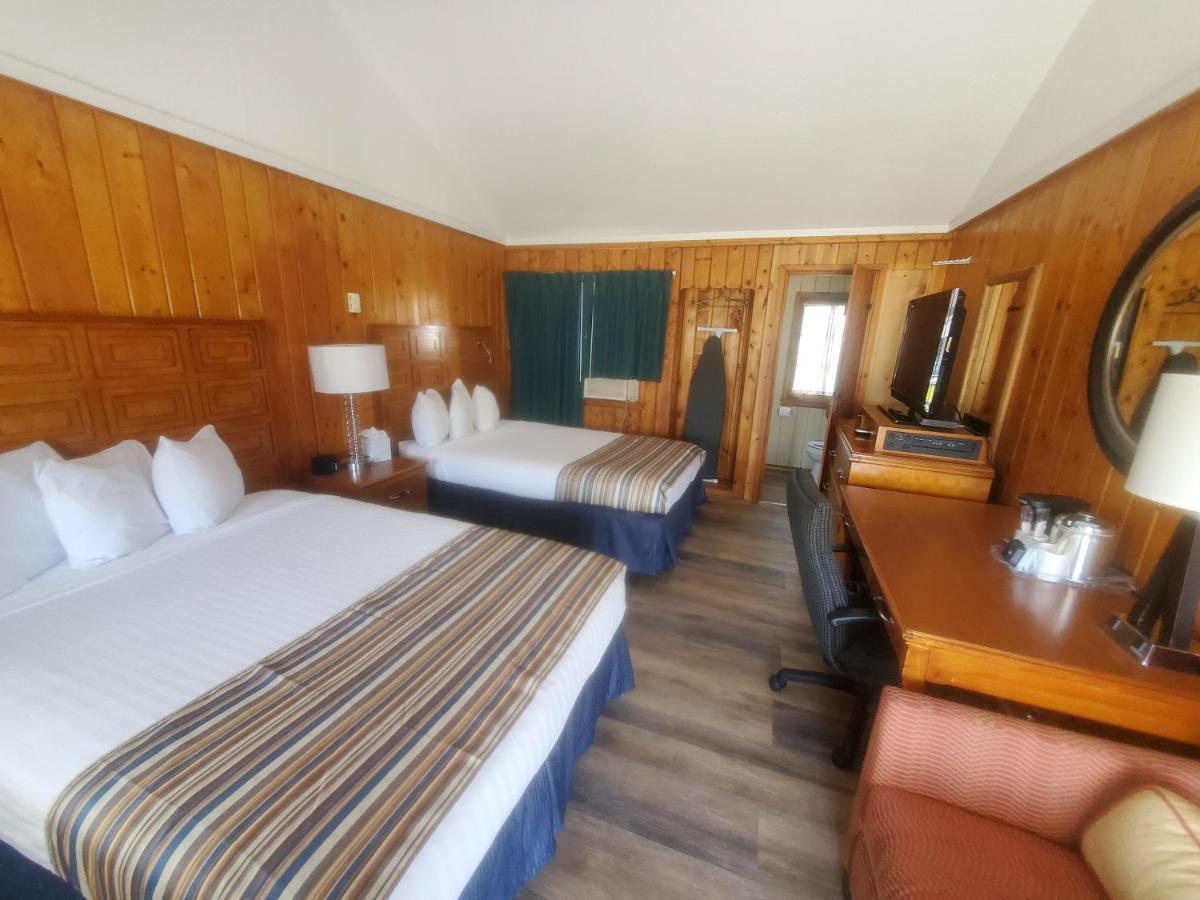 Bayview Lakefront Inn Saint Ignace Bagian luar foto
