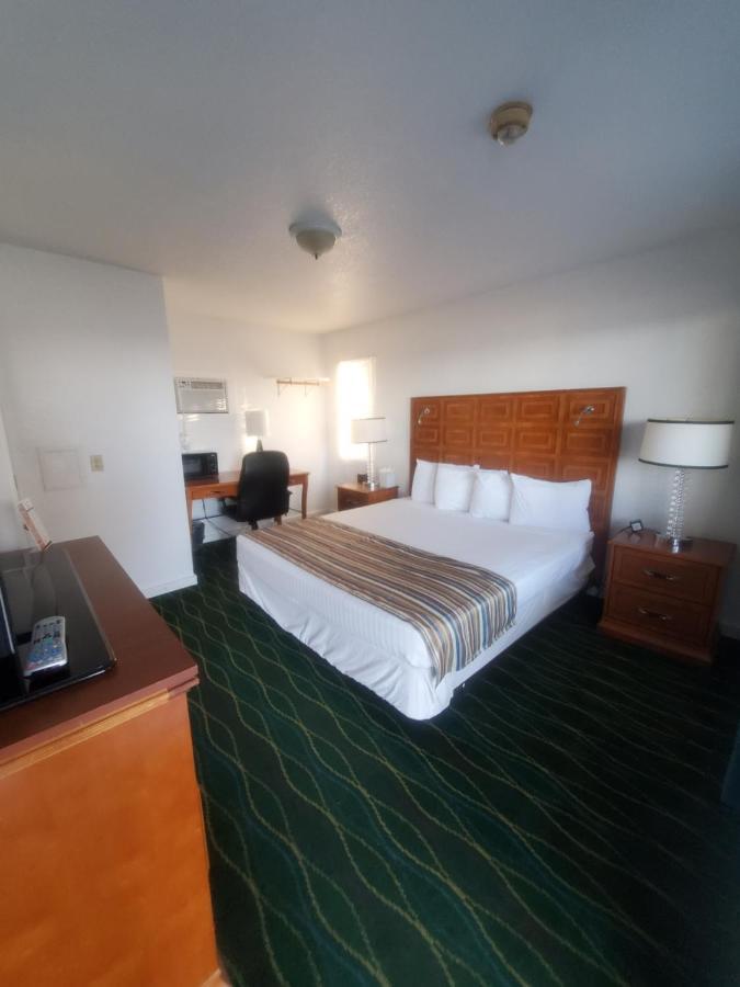 Bayview Lakefront Inn Saint Ignace Bagian luar foto