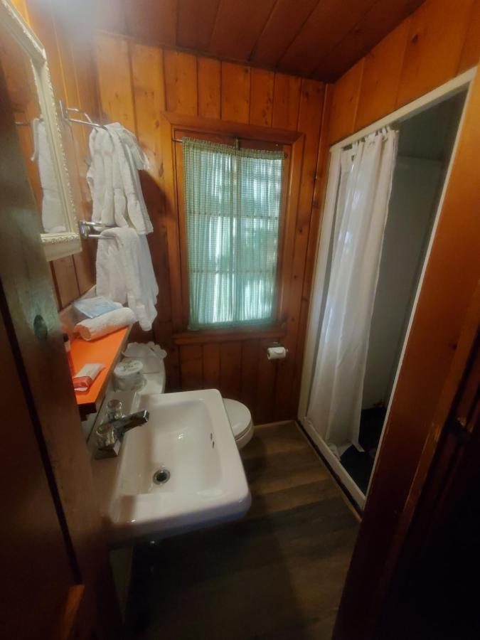 Bayview Lakefront Inn Saint Ignace Bagian luar foto