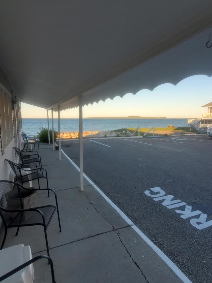 Bayview Lakefront Inn Saint Ignace Bagian luar foto